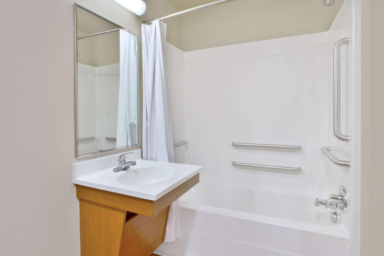 Woodspring Suites Midland Exteriör bild