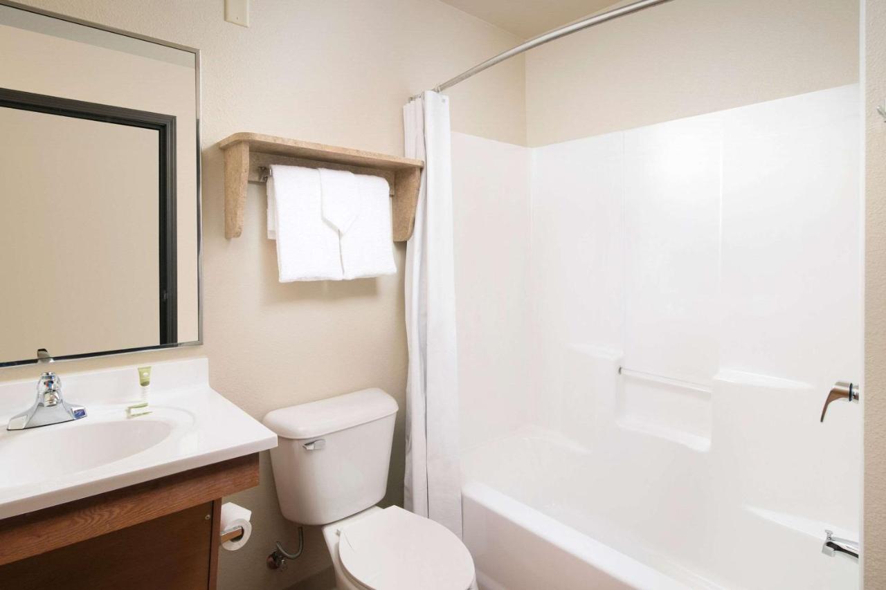 Woodspring Suites Midland Exteriör bild