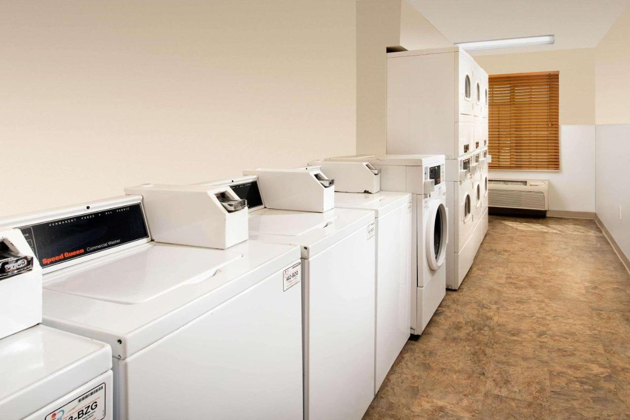 Woodspring Suites Midland Exteriör bild