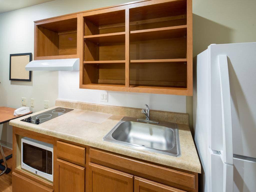 Woodspring Suites Midland Exteriör bild