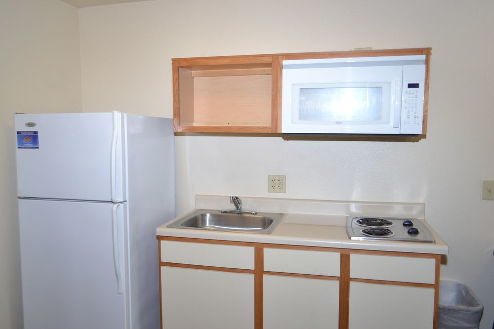 Woodspring Suites Midland Exteriör bild