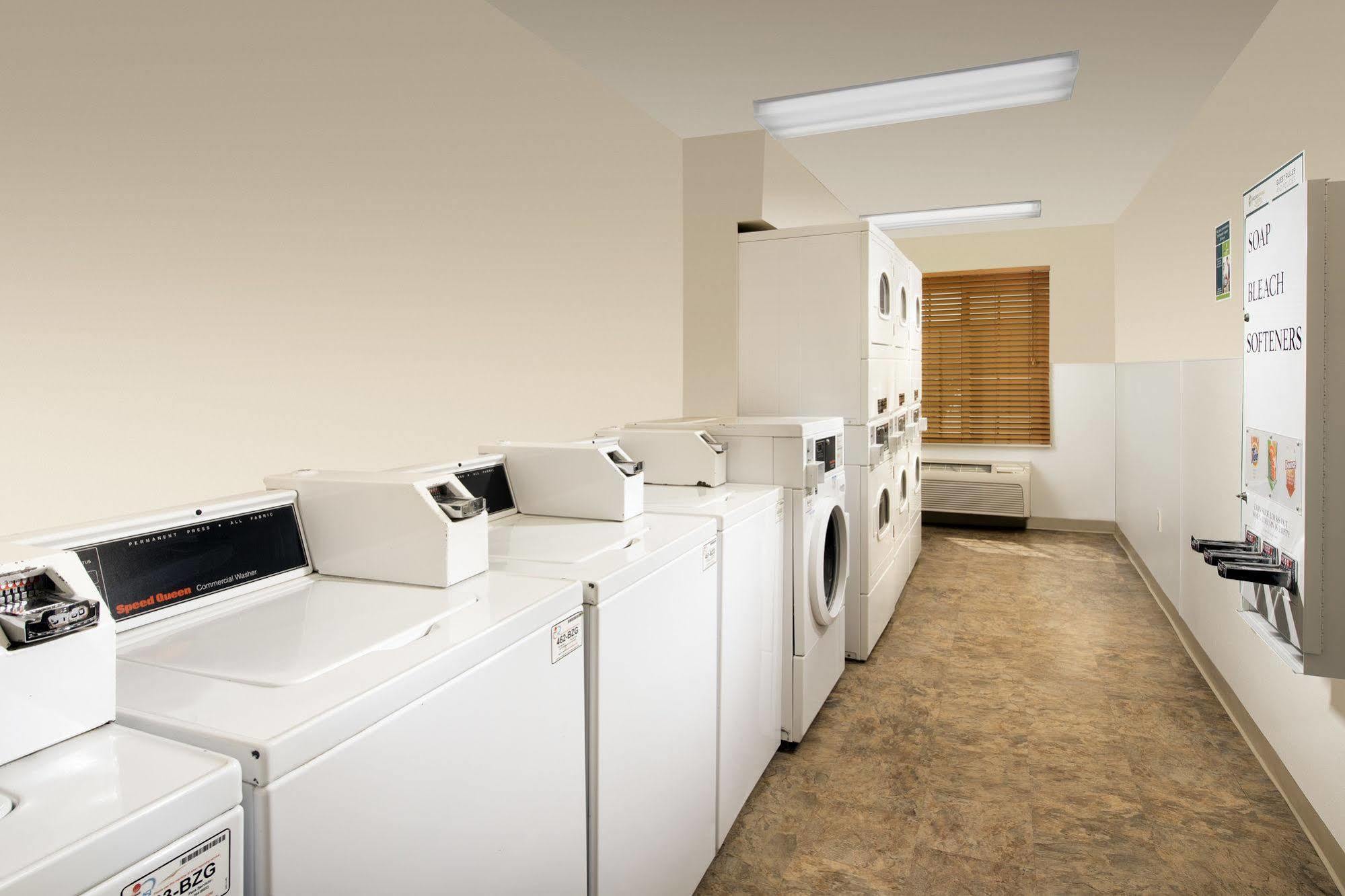 Woodspring Suites Midland Exteriör bild