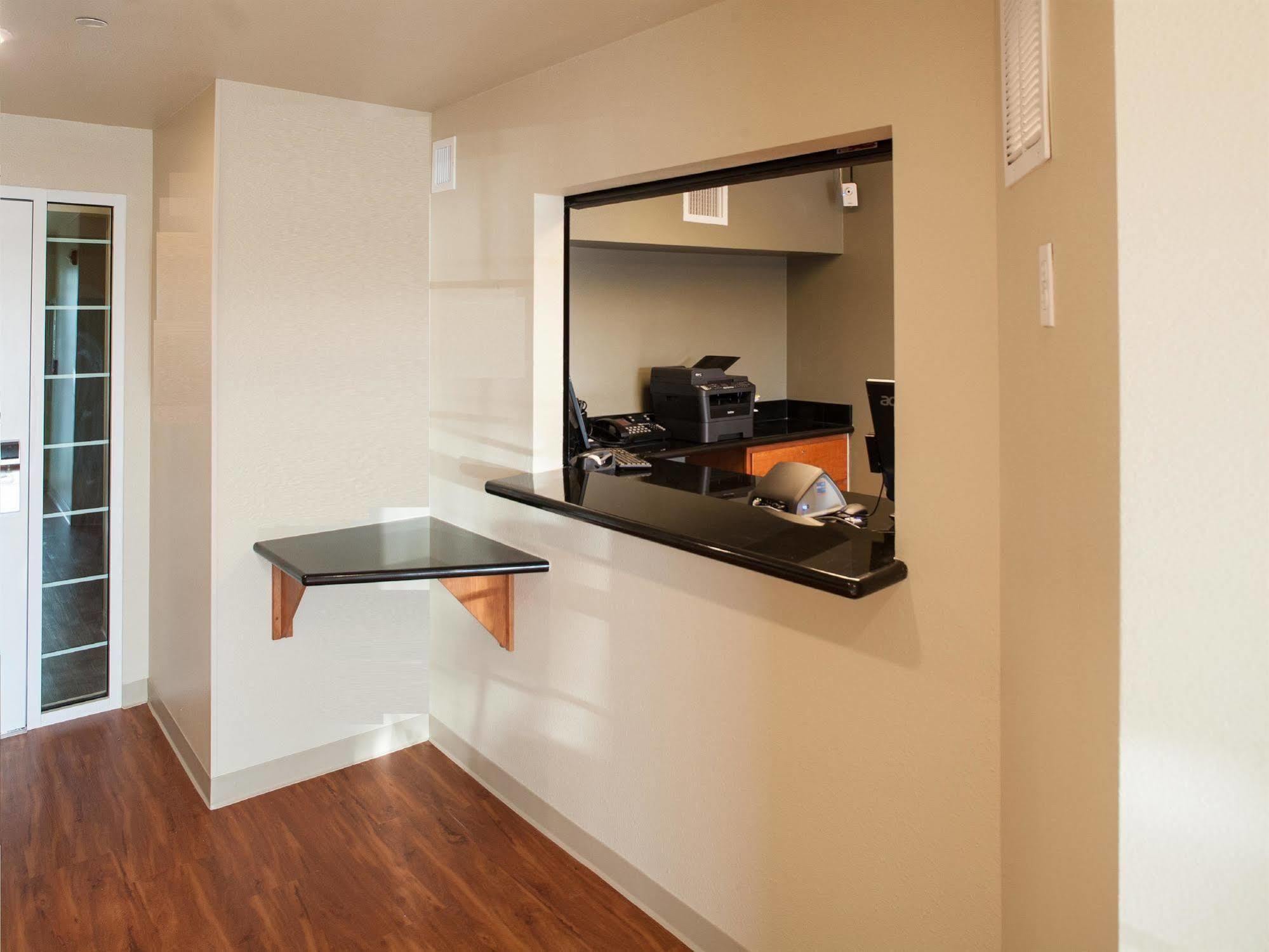 Woodspring Suites Midland Exteriör bild