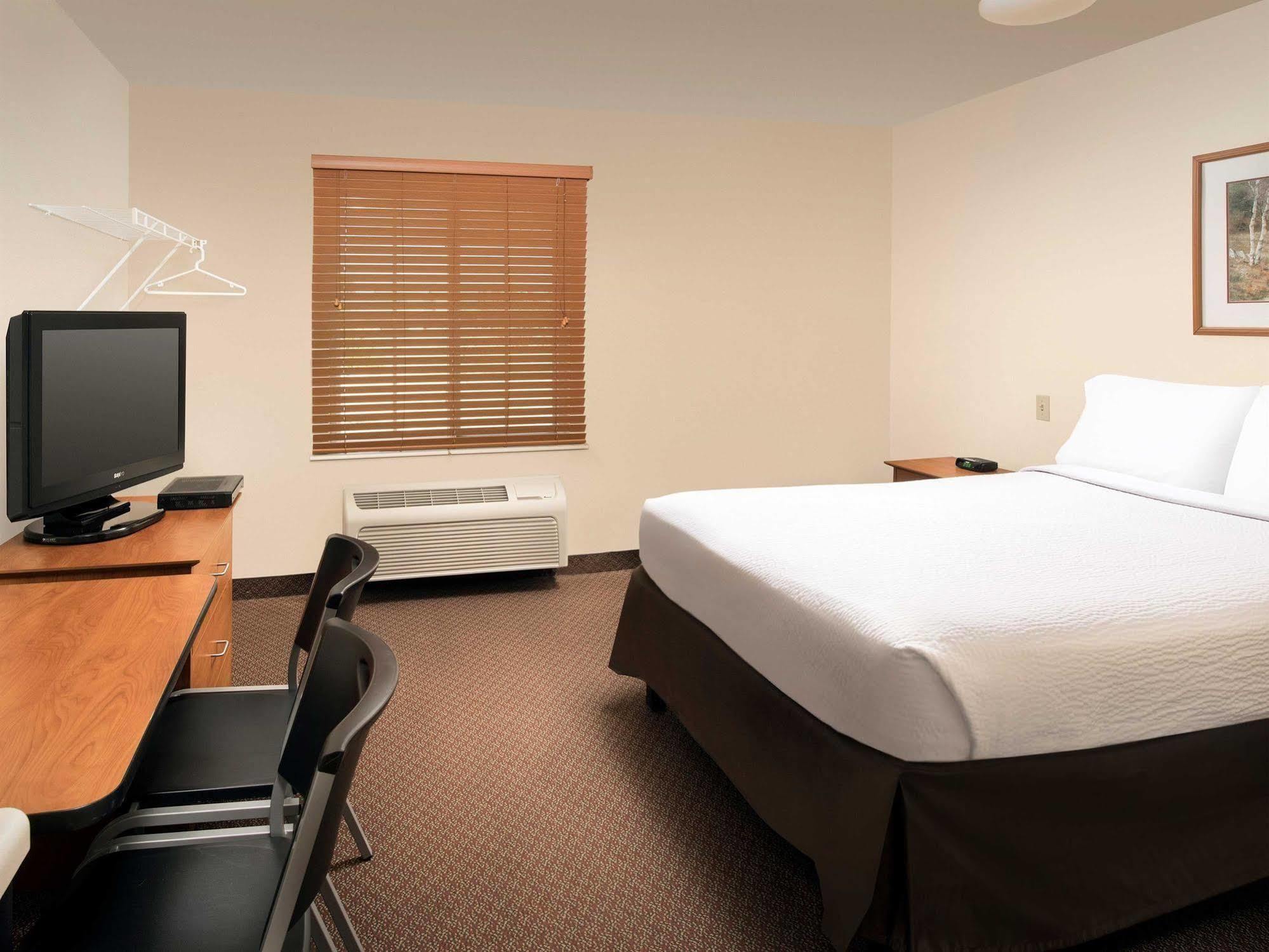 Woodspring Suites Midland Exteriör bild